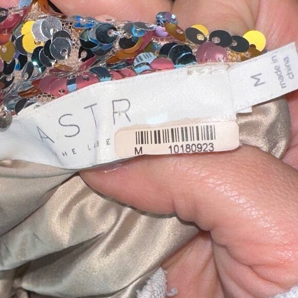 ASTR ISOLDE ONE SHOULDER SEQUIN BODYSUIT Size Medium - Picture 6 of 6